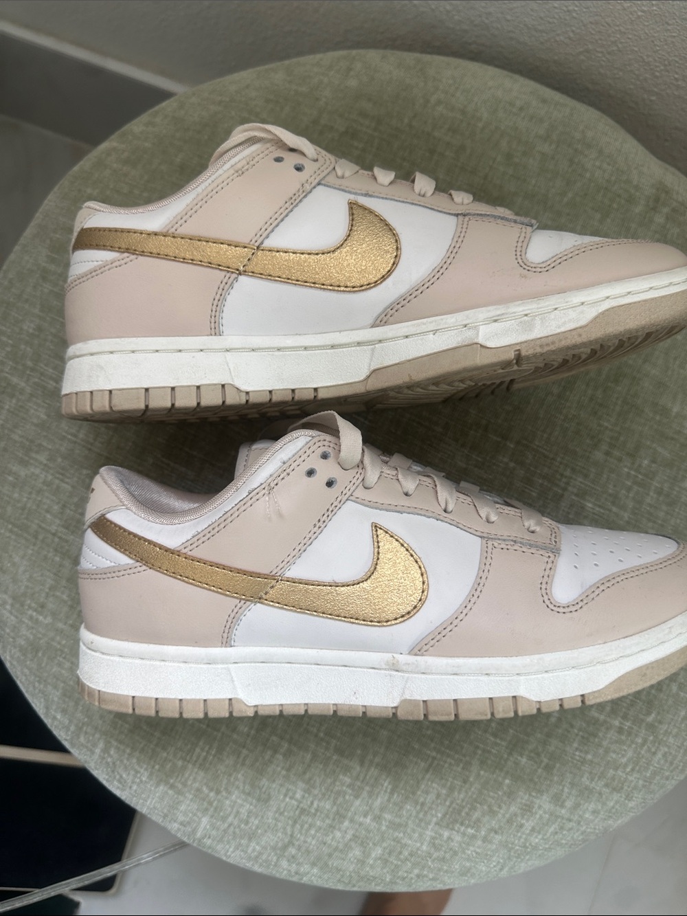 Nike Low-Top Sneakers - Cream & Metallic Gold